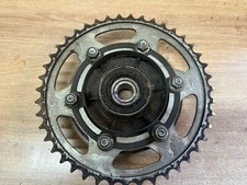 UN PORTE COURONNE AVEC