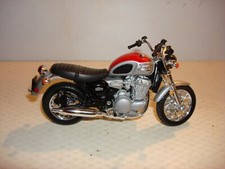 MINIATURE MOTO TRIUMPH TUNDERBIRD 900 1/18