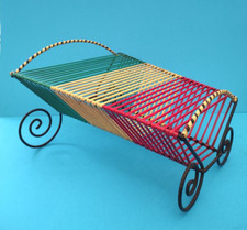 Joli porte vinyles 60's, vintage, fils scoubidou multicolores, vintage, range