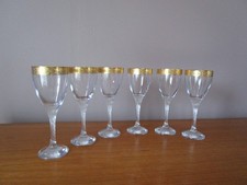 6 verres à vin  à pieds