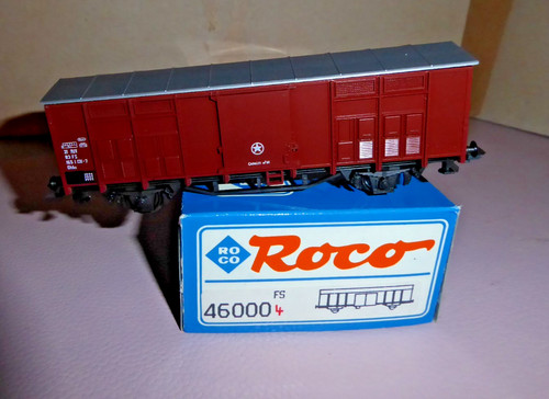 Roco 46000 wagon - couvert, À