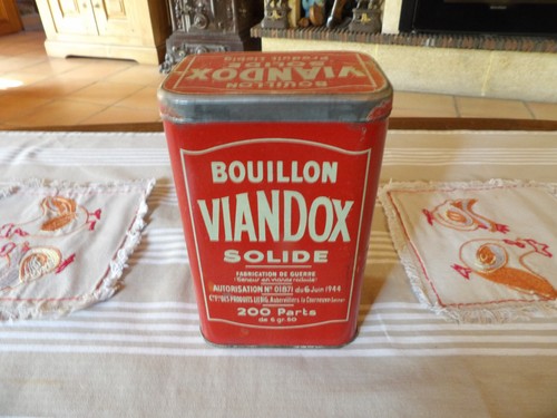 Ancienne boite publicitaire - , en