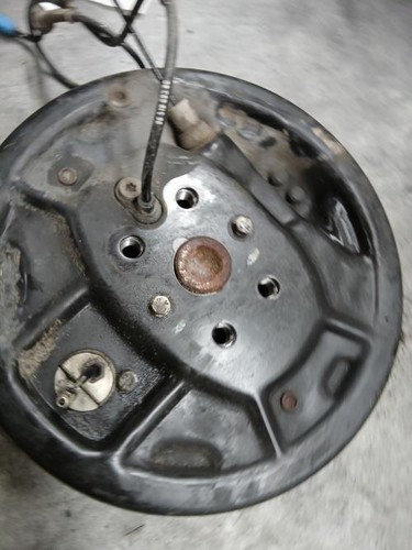Fusee arriere gauche peugeot - gauche,