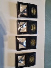 4 Pochettes avec figurines de