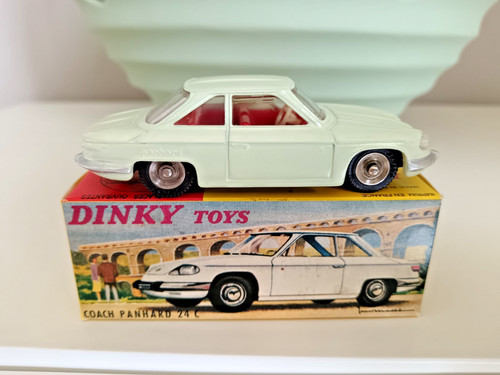 Dinky toys panhard - panhard, 24