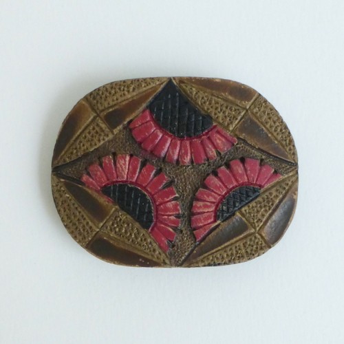 Boucle bois gravé peint art - -,