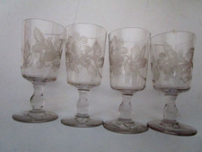 4 anciens verres à vin ,eau ,gravés de fleurs
