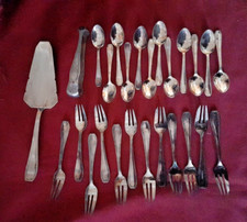 12 Fourchettes A Gateau + Pelle  + 12 Cuilleres métal argenté LCF modèle filet