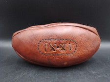 Ancien ballon de rugby en cuir vers 1940 Collection Sport Noeuds 