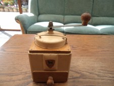 MOULIN A CAFE PEUGEOT EN BOIS ET METAL CREME - VINTAGE