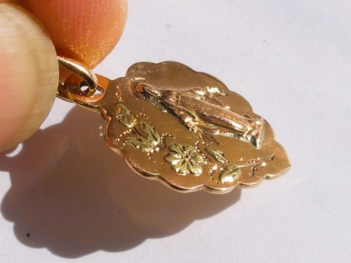 Belle medaille la vierge - belle,