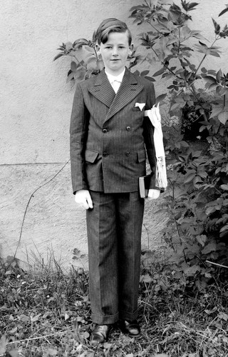 Communion jeune garçon - , en
