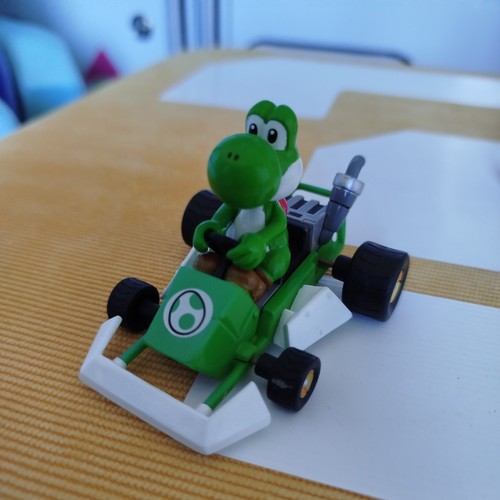 Mario kart figure very big - very,