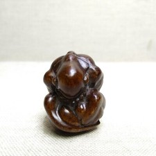Antique Japanese wooden netsuke, 19th-20th century. 19～20世紀のアンティーク日本の木製根付。