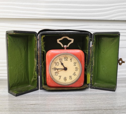 Ancien réveil voyage avec - de,