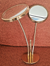 DOUBLE MIROIR DONT 1 GROSSISSANT ARTICULE SUR PIED EN METAL DORE VINTAGE