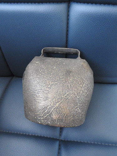 Ancienne cloche vache bovin - ancienne,