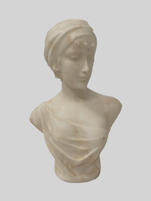 sculpture d'un buste de jeune