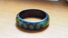 Bracelet en bakelite a pois