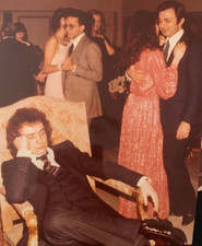 PHOTOGRAPHIE VINTAGE LE CHANTEUR MICHEL SARDOU (84)