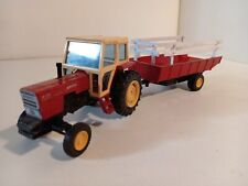 Ebro 6100 tracteur rouge avec cabine et remorque 1/43