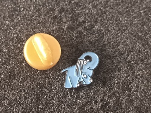 Pin éléphant bleu - pin's,