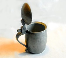 Pot en étain ancien avec