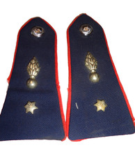 Paire d' épaulettes à identfier, traces d' usure.