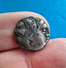 Pictons / Bituriges / Carnutes , drachme au cavalier et au fleuron