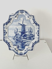 Plaque murale numérotée en faience de Delft.