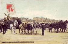 CPA 62 Env. Boulogne/Mer BERCK-PLAGE Remise à flot Barque de PECHE N° SVSS 2229