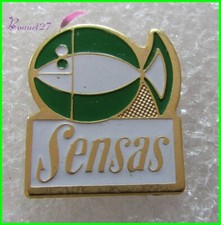 Pin's Article de Pêche SENSAS un Poisson blanc Fish Carpe #665