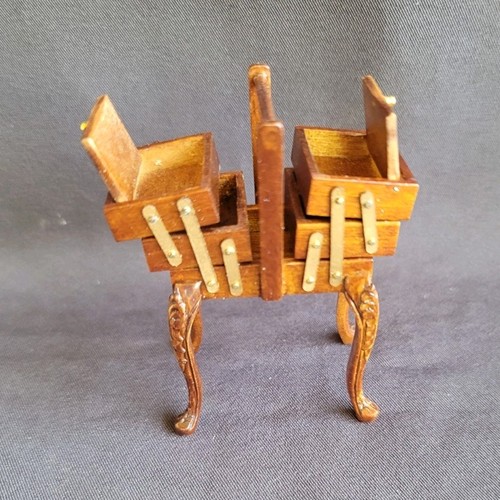Table couture miniature - table, de