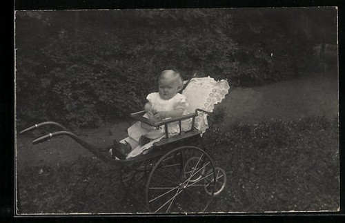 Bébé petite robe dans la - en,