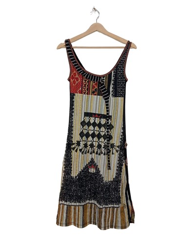 Save the queen robe - save, à