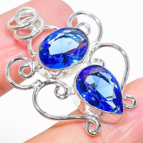 Pendentif bijou fait main - , en