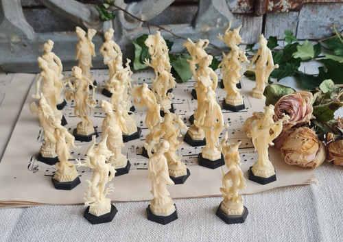 Anciennes figurines - 25,