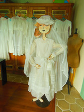 Ancienne robe de communiante en dentelle