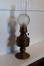 lampe à pétrole ancienne