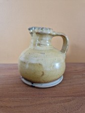 Eric Astoul à La Borne pichet en grès émaillé jaune céramique cruche