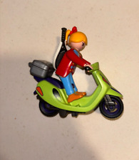 PLAYMOBIL - scooter- personnage avec raquette de tennis, balles,et clubs de golf