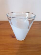 Très beau vase design forme évasée base blanche