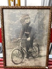 grande photo ancienne d'un militaire sur son vélo
