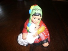 SANTON EN ARGILE FILLETTE AVEC