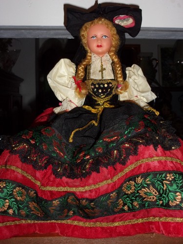 Belle poupée alsacienne - ,