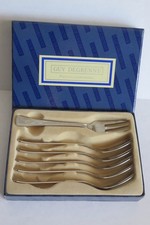 Six fourchettes à gâteaux en