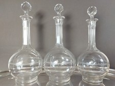 3 carafes en cristal taillé