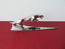 Ancien ouvre lettre coupe papier  de bureau JAGUAR en métal chromé ,mascotte.