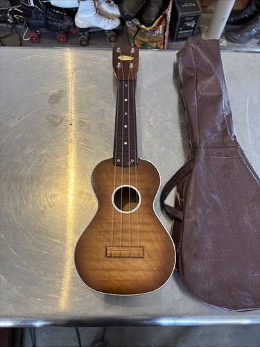 Vintage wooden harmony ukulele - harmony,