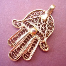 W77 / PENDENTIF "MAIN DE